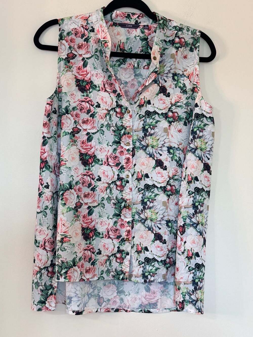 CODE Women's Floral Print Sleeveless Button-Up Blouse